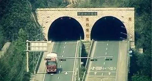 1517541985257689.jpg 山路十八湾4.jpg